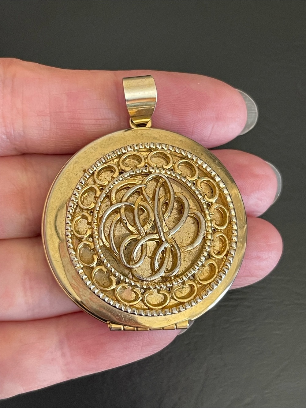 Vintage Gold-Tone Round Locket Pendant with Intricate Filigree